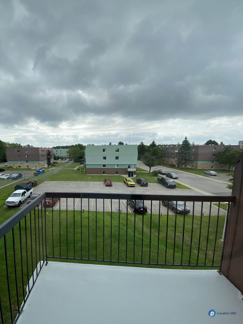 4 1/2 aux Rivières avec rangement, photo 1 sur 11